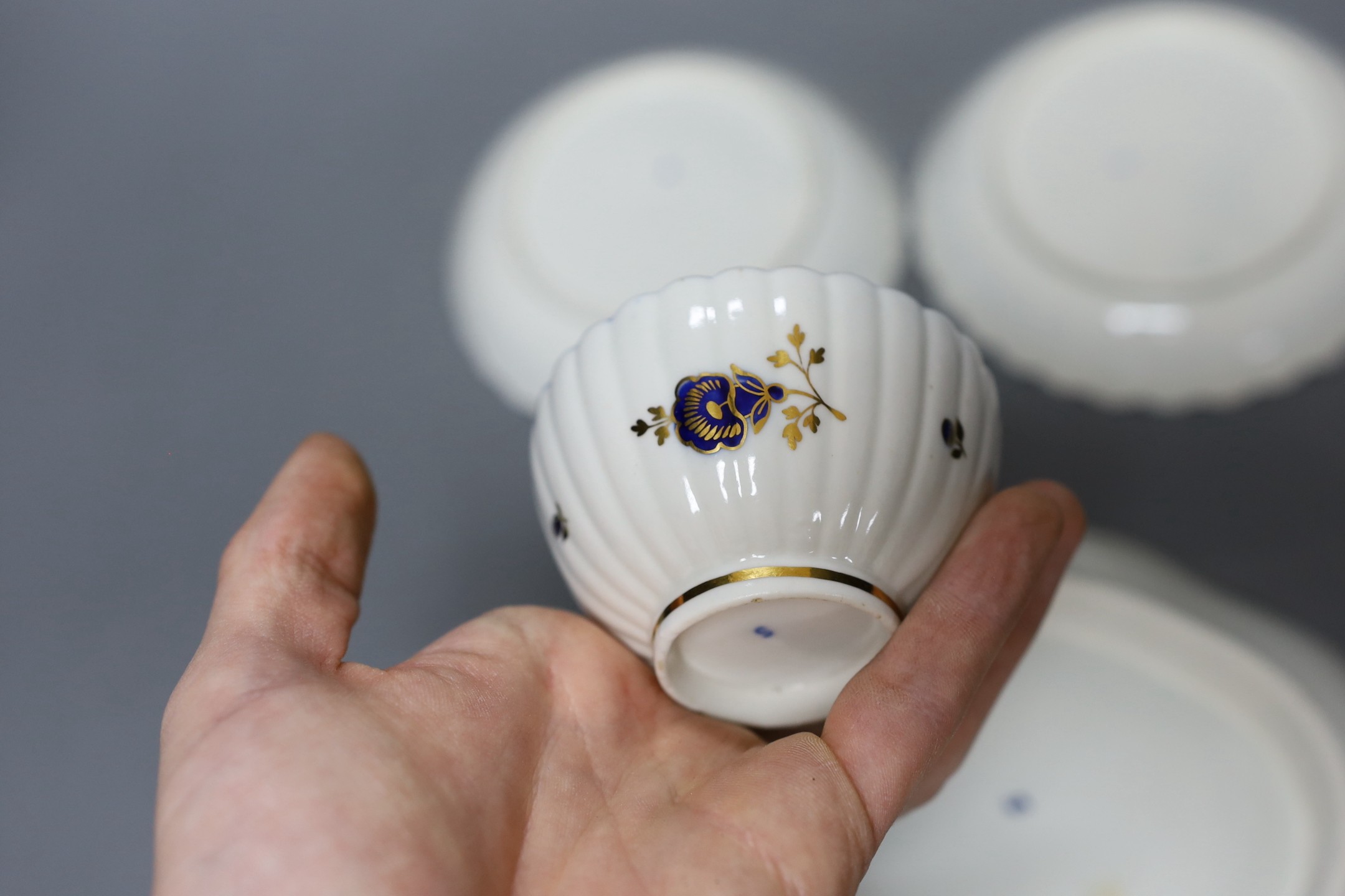 A pair of late 18th century Caughley Salopian teabowls and saucers together with a matching dish